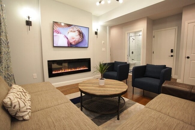 Building Photo - 289-291 Main St Unit 2