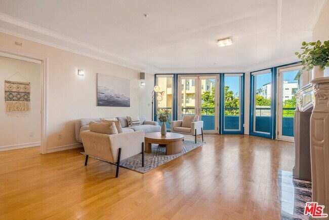 1645 Malcolm Ave Unit 302