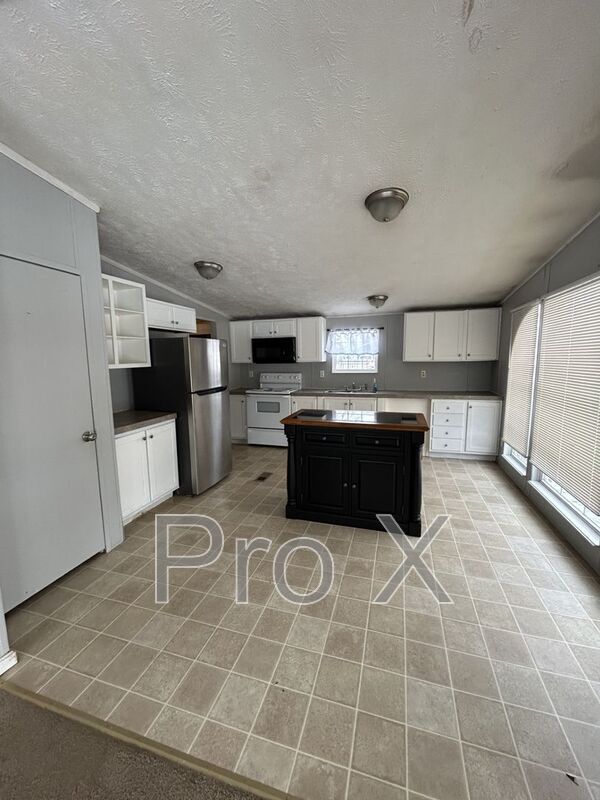 Photo - 1116 W 1st St