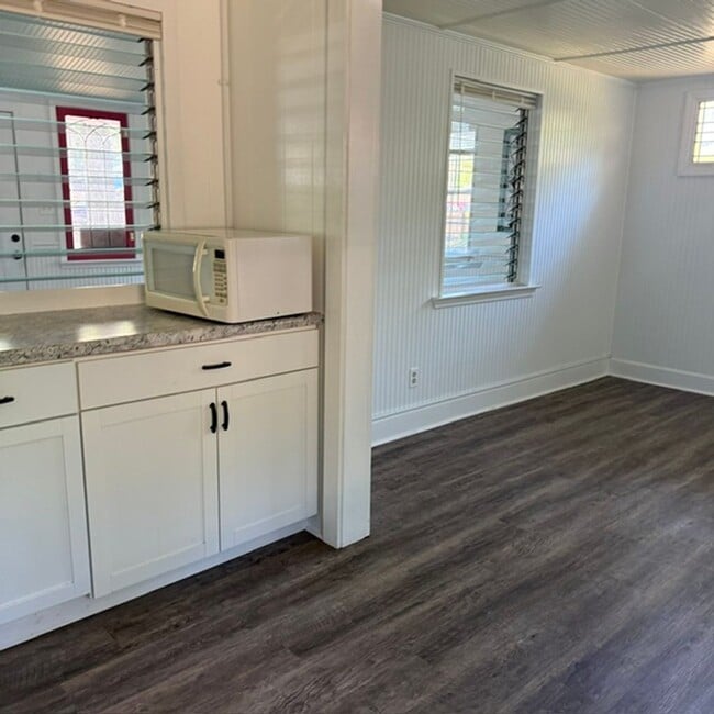 Photo - 1 Bedroom 1 Bath Cottage near Lake Ellen in Crawfordville
