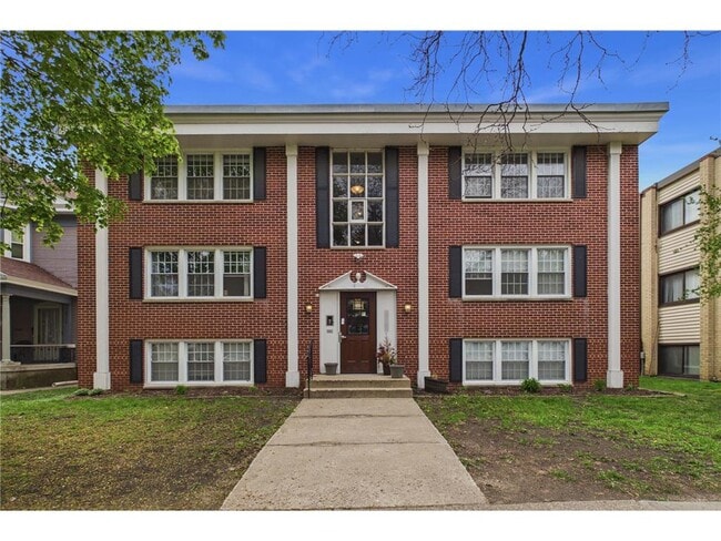 Building Photo - 2706 Humboldt Ave S Unit 203