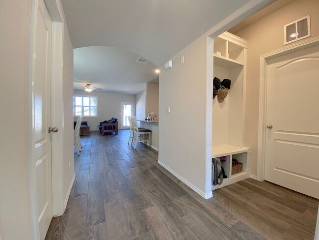 Photo - Gorgeous 4bed/3.5bath with 2 Master Bedrooms!