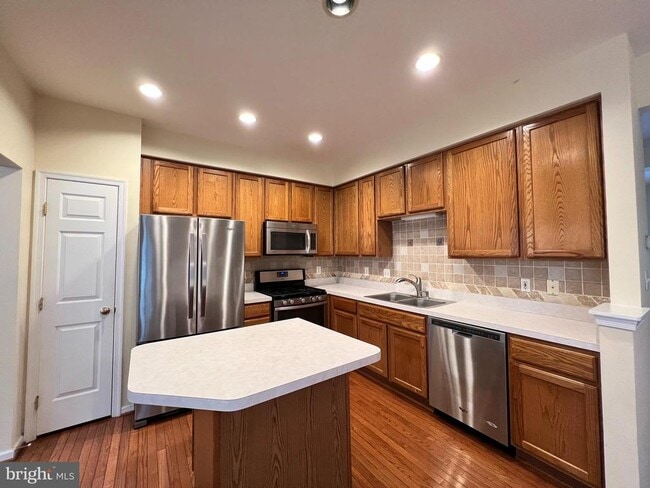 Photo - 10168 Elgin Way