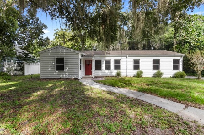 Photo - 605 N Amelia Ave House