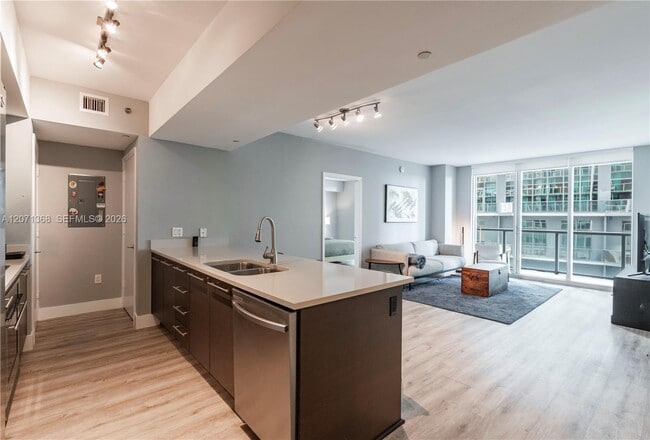 Photo - 55 SE 6th St Unidad 1205