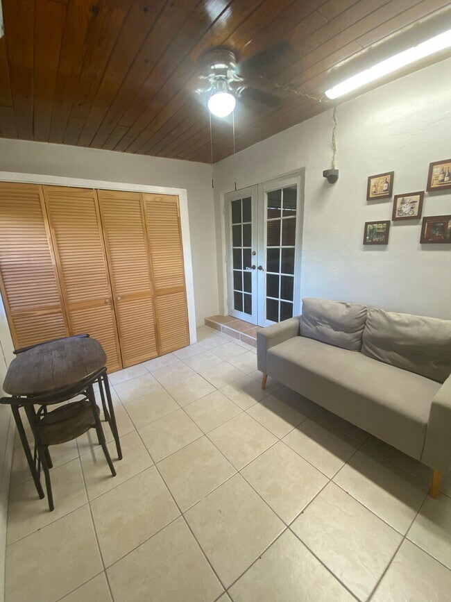 Photo - 8861 Ridgeland Dr Unidad Apartment