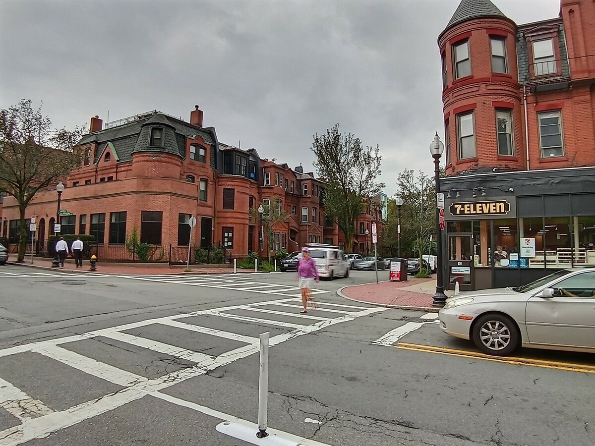 Photo - 261 W Newton St