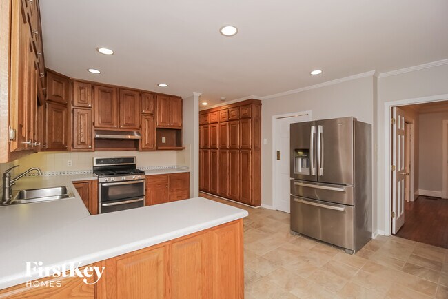 Photo - 4927 Castlewood Dr SW