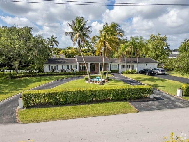 Building Photo - 8500 SW 70th St Rental