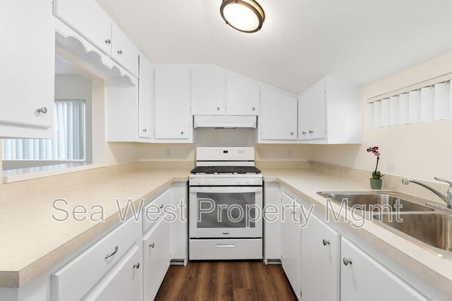 Building Photo - 2409 Newcastle Rental