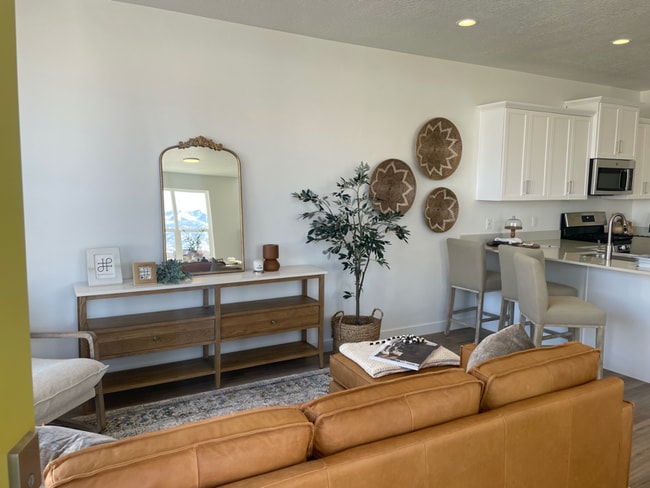 Photo - 172 E 1760 N