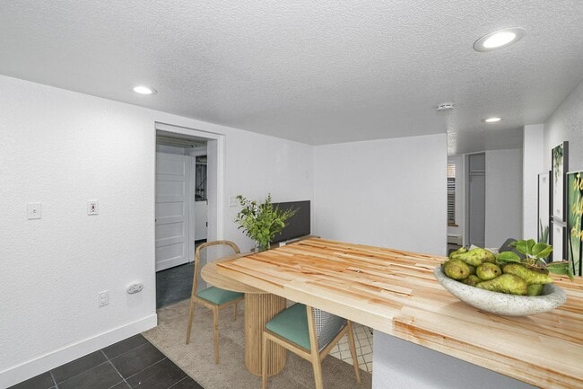 Stylish Governors' Park 1 bed/1 bath apartment near Cherry Creek Trail