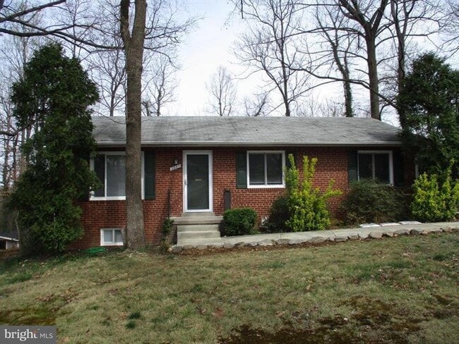 Building Photo - This classic brick rambler, located just around the corner from the West Falls Church Metro Stati...