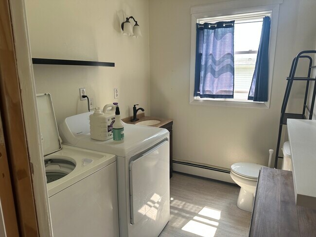 Laundry room / half bath - 1 Appletree Ln