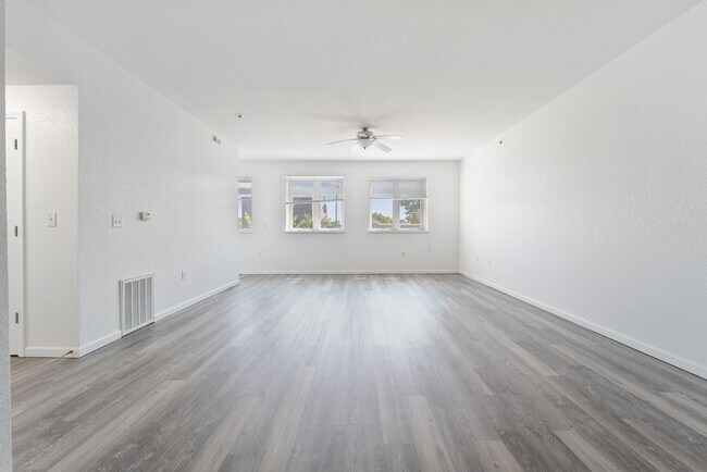 Photo - 2215 College St Unit Apt 3