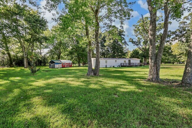 Photo - Cozy 3-bed 2-bath in a quiet spot.