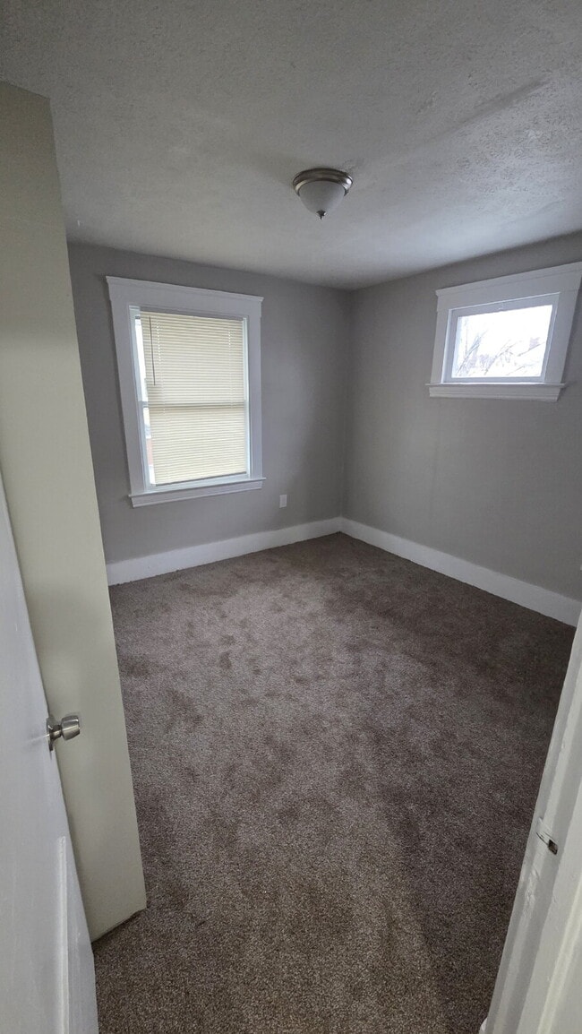 Photo - "Two story 3-Bedroom Upper Duplex on Denison Ave" Unidad 2