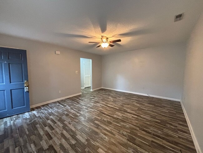 Photo - 102 Hillside Ct