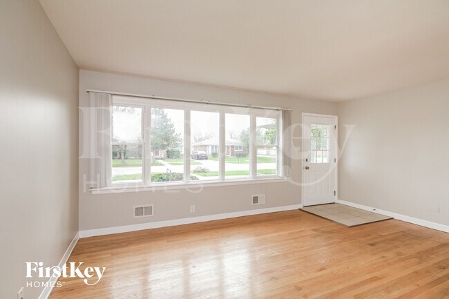 Photo - 8840 Sproat Ave