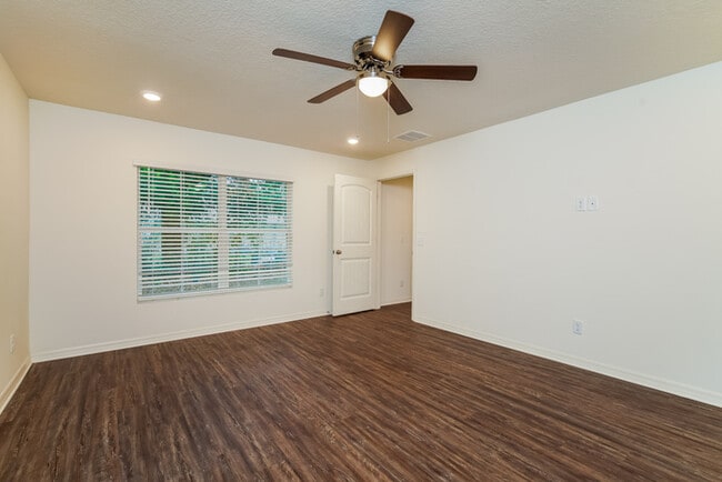 Photo - 441 Hunt Blvd