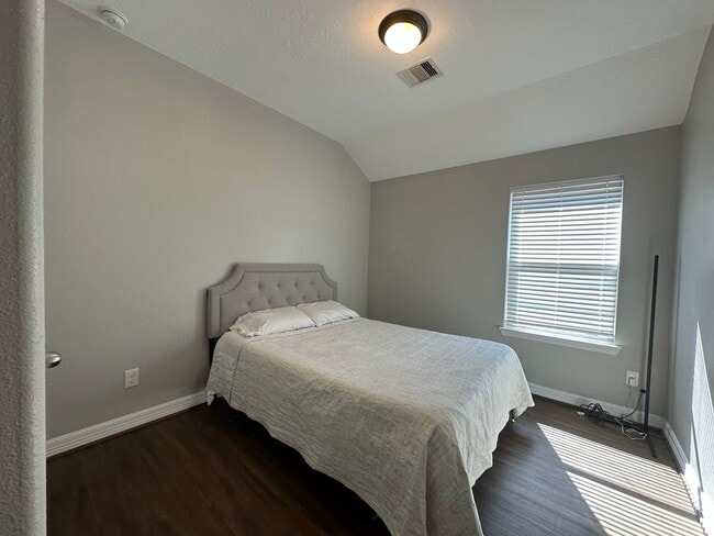 Photo - 419 Oak Chase Dr