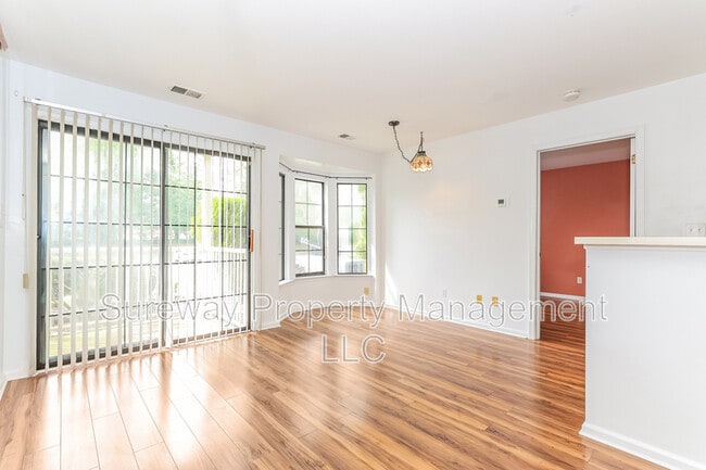 Photo - 134 Longfield Ct