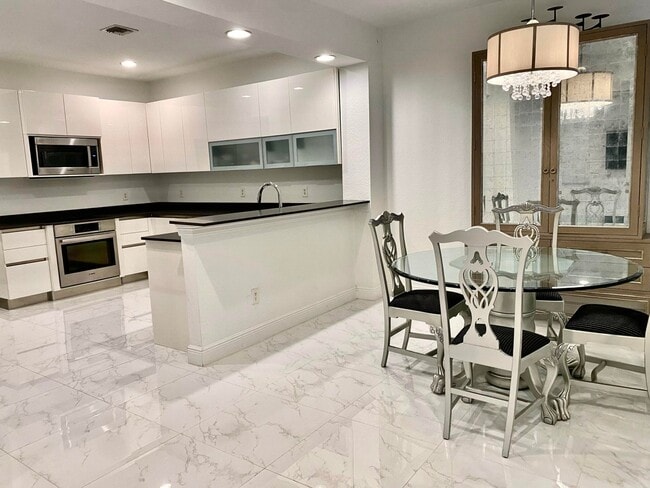 Building Photo - 850 Millbrae Ct Rental