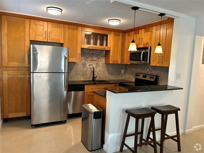 Building Photo - 2862 NE 32nd St Unit 10 Rental