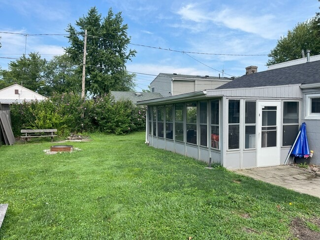 Photo - 242 N Worthy St