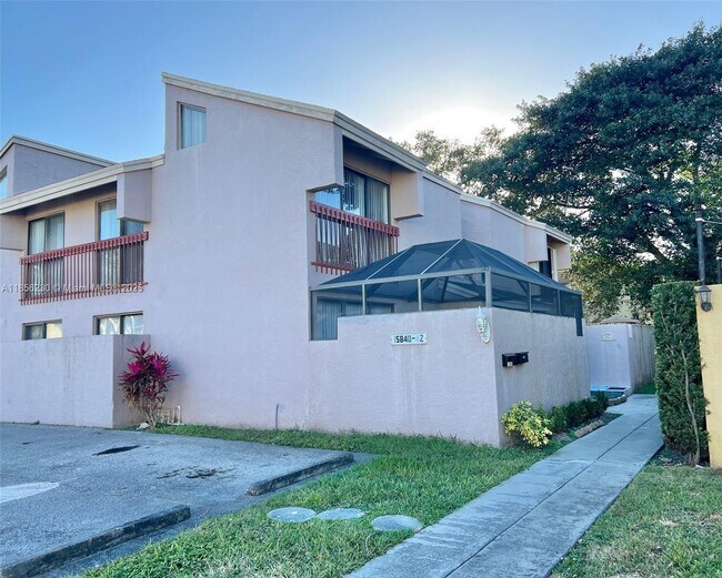 Building Photo - 15840 SW 90th Ct Unit c Rental