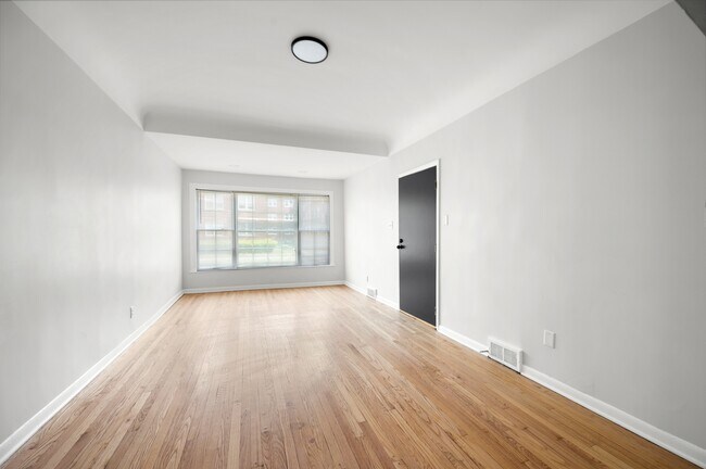 Photo - 4849 W Hutchinson St
