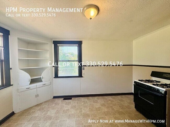 Photo - 1538 Woodland Ave NW