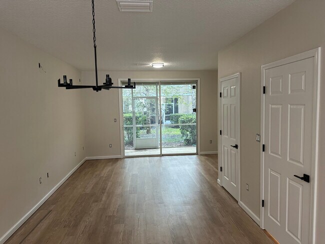 Photo - 8133 Summerside Cir