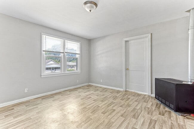 Photo - 1940 Pearl Ave Unit upper