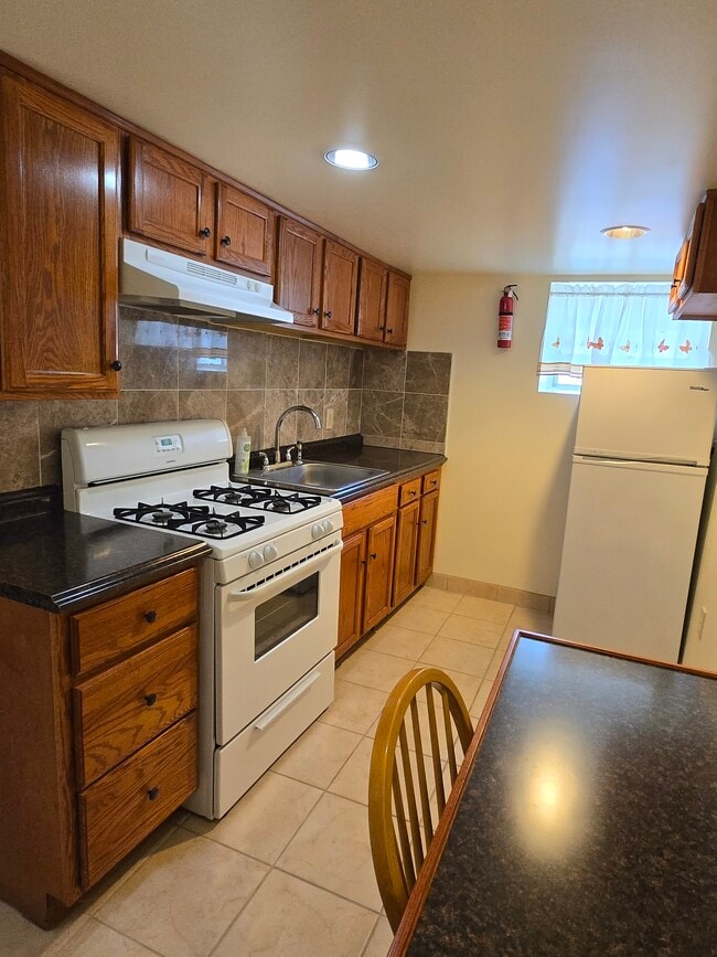 Kitchen - 2325 Reading Rd Unit Apartment 4