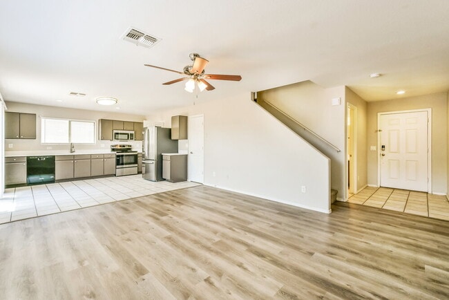 Photo - 2236 E Spruce Dr