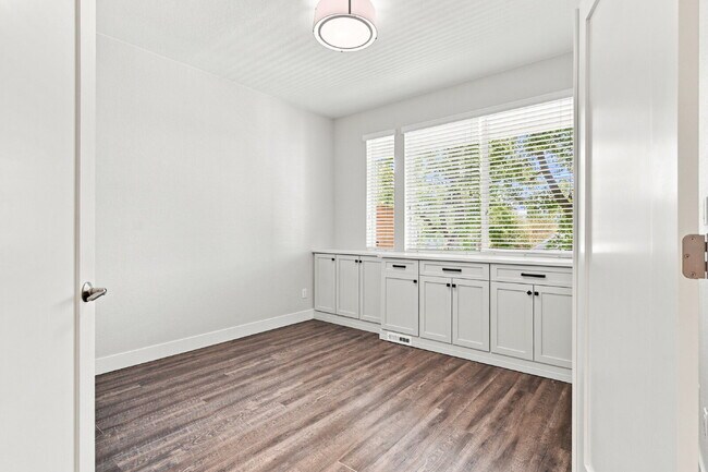 $3,540.95 - 4 bed, 3.5 bath Updated Townhome in Englewood!