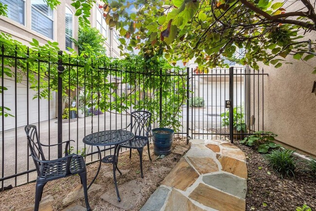 Photo - 107 Detering St Condo Unit B
