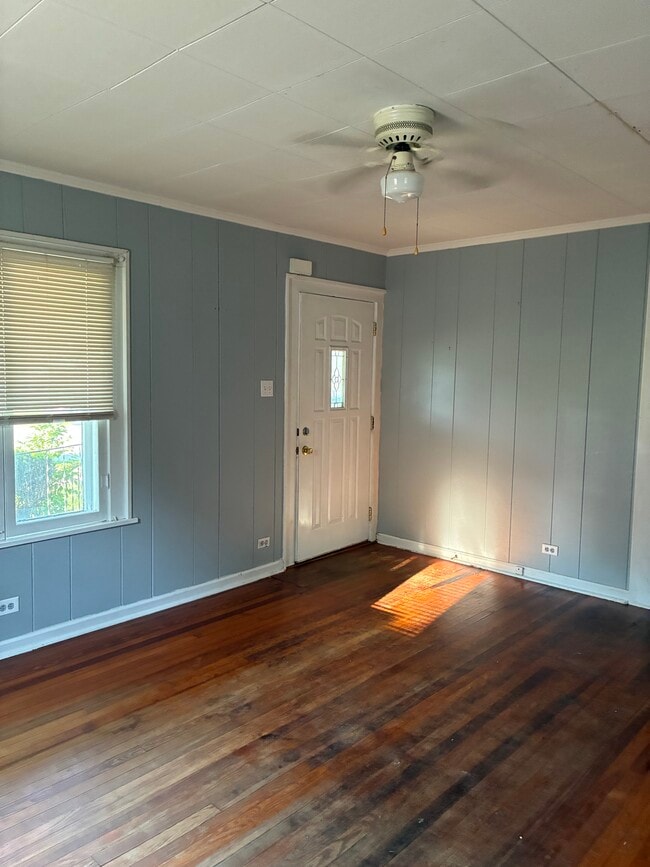 Photo - 2612 Cruft St