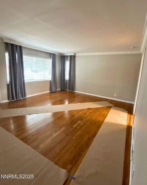 Photo - 320 W Plumb Ln