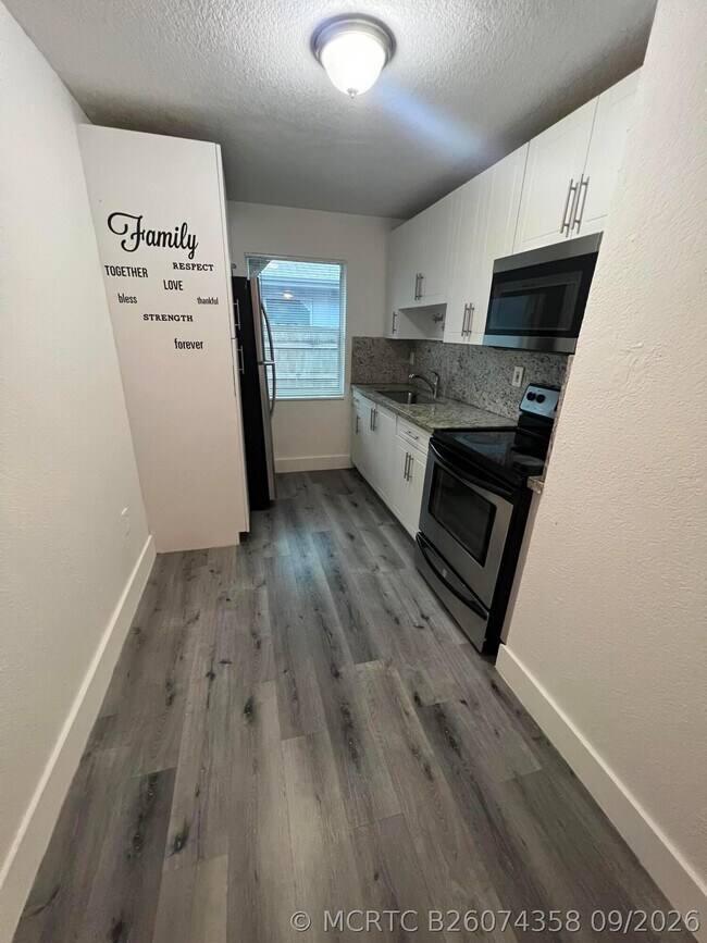 242 NW 14th St Unit 2