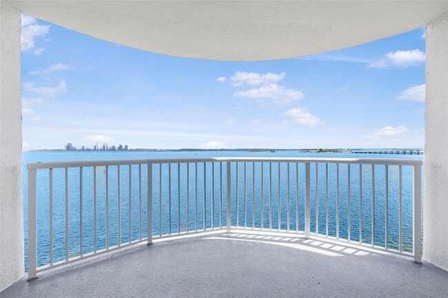 Building Photo - 1420 Brickell Bay Dr Unit 1401A
