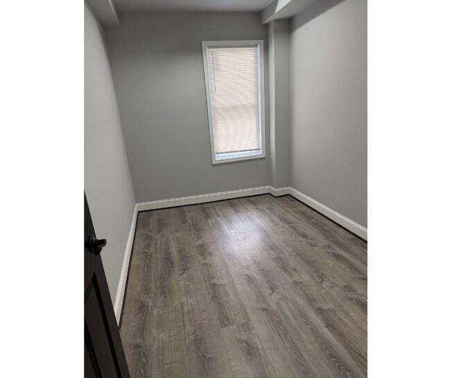 Photo - 1106 N Lakewood-BA AVAILABLE $750 W/BATH BA Unit BA AVAILABLE $750 W/BATH BA