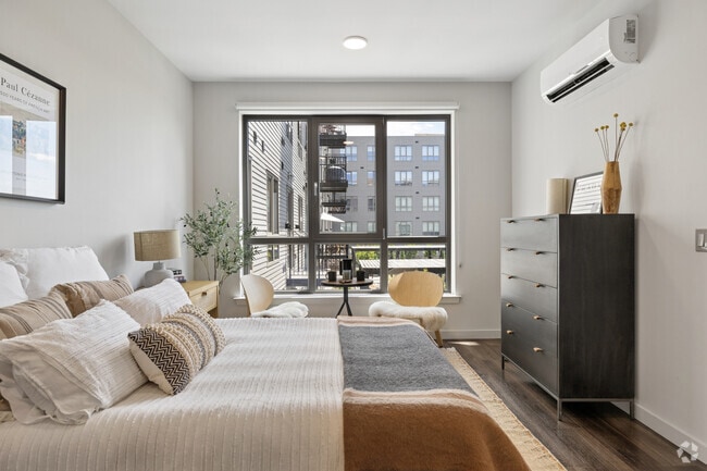 1BR, 1BA - 715SF - Bedroom