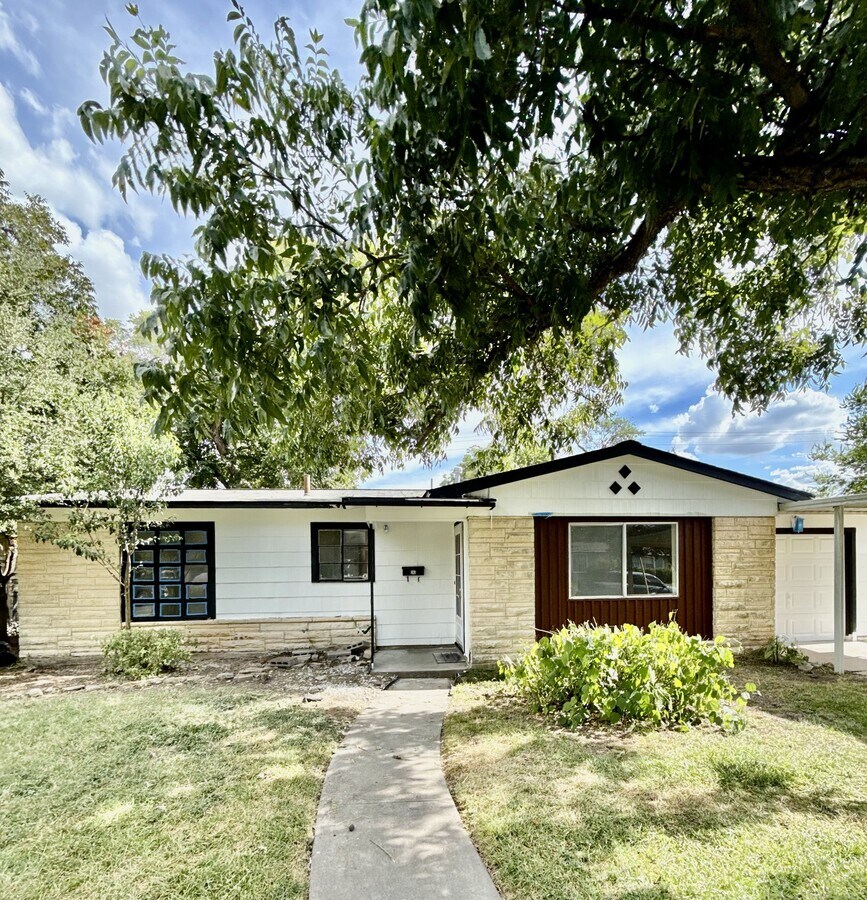 Photo - 458 Basswood Dr