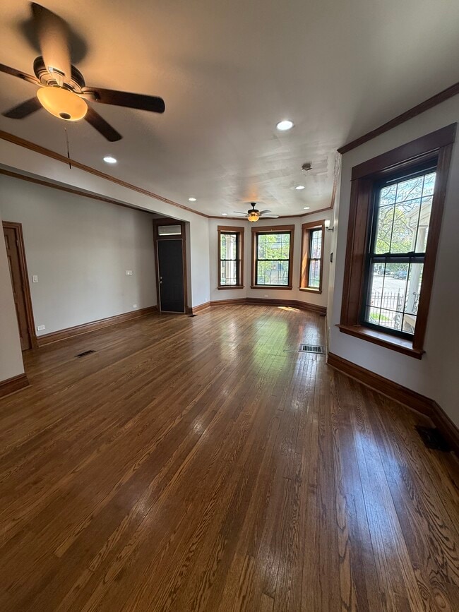 Building Photo - 2034 N Sawyer Ave Unit #1