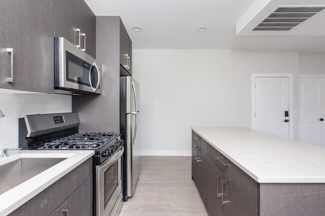 Photo - 818 W 18th St Unit 4F