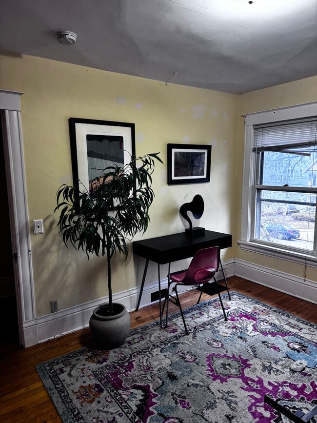 Dormitorio amarillo 2 - 1049 Spaight St Unidad Apartment 3