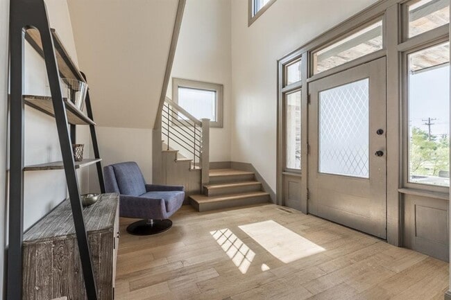 Photo - 826 NW 8th St