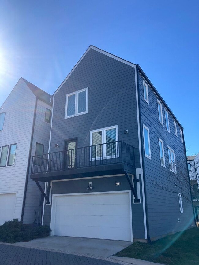 Photo - 3 bedroom, 3.5 bath, Spacious & Open Floor...